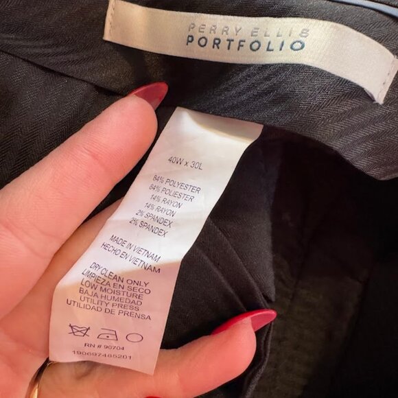 Perry Ellis Men's Slim Fit Navy Suit Jacket 46R and Pants 40x30 - Picture 6 of 6